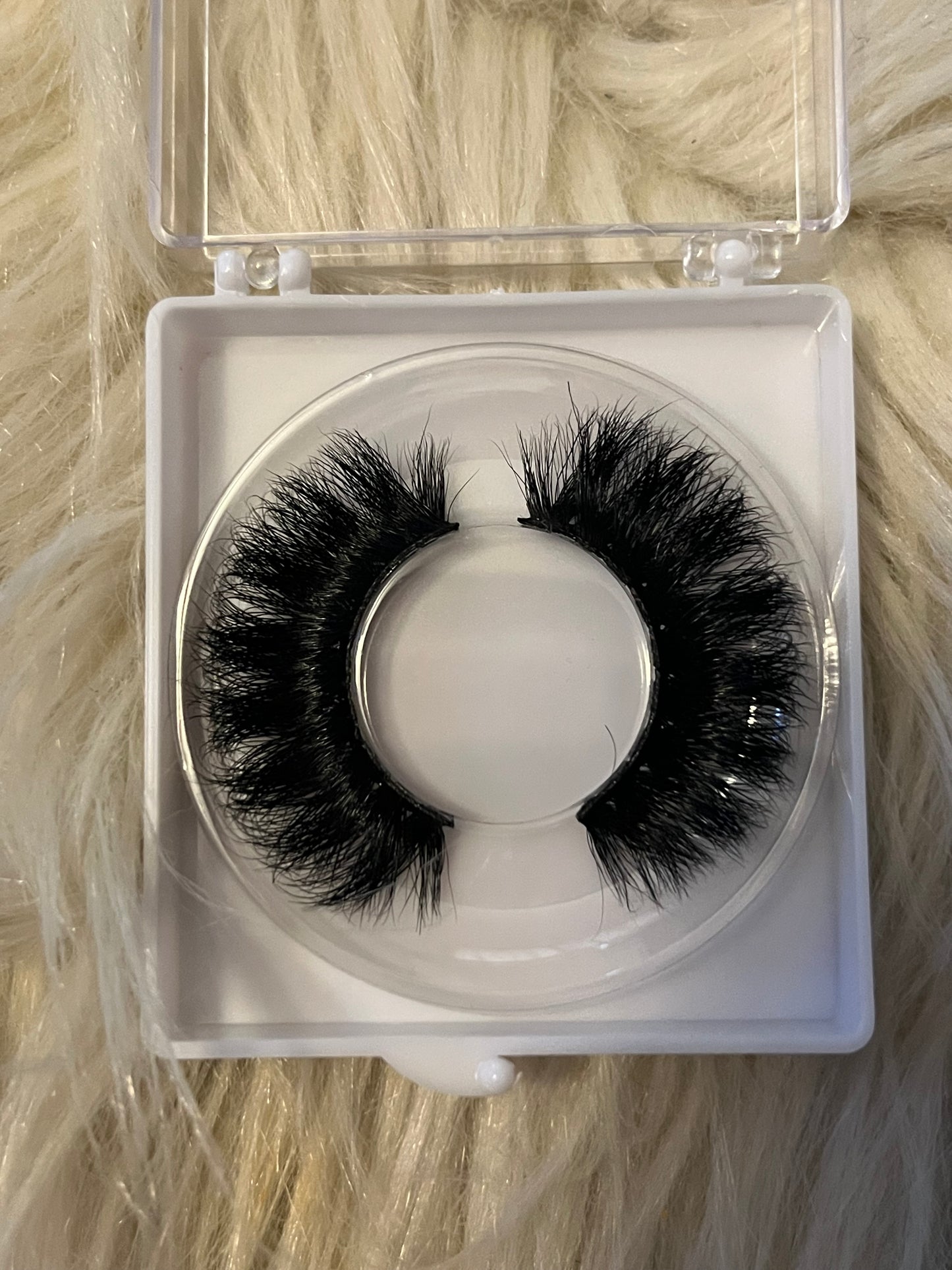 Exclusive lashes